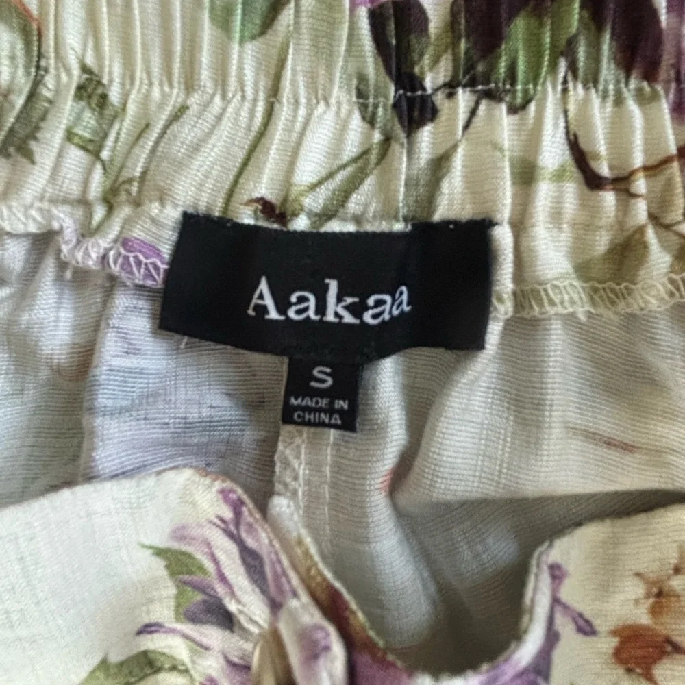 Aakaa Floral Ensemble Bra Top and Midi Skirt Set. - Picture 8 of 9